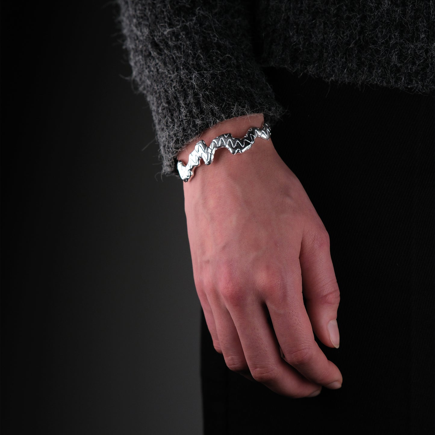 'RADIANCE' ARMBAND