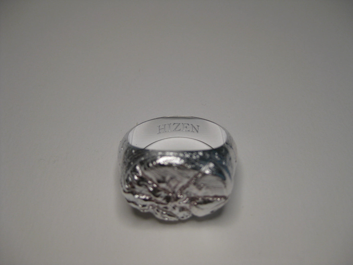 'FISSURE' RING